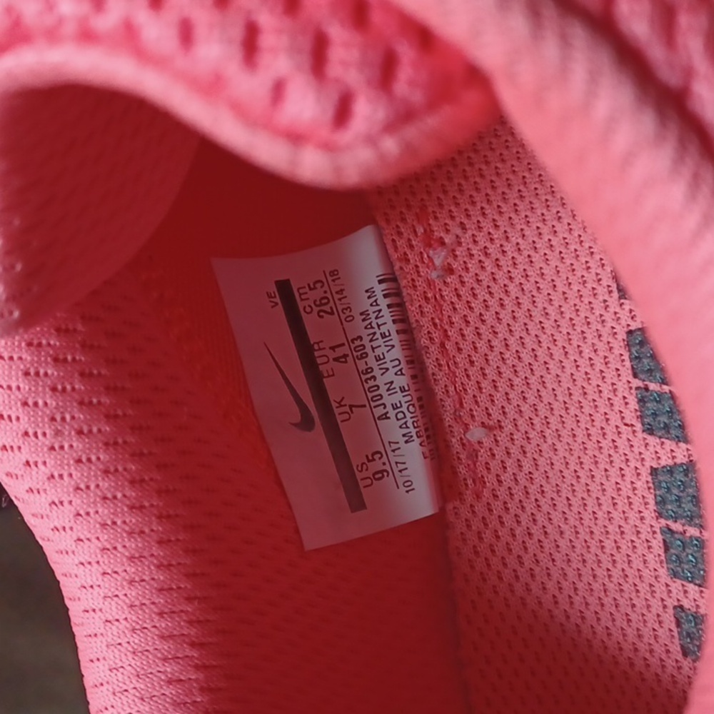 Nike Women's Pink Running Shoes - Picture 3 of 6